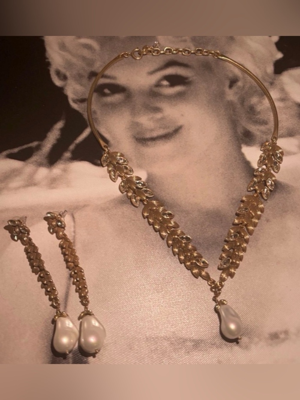 K9 Gold Leaf Necklace & Pearl Drop Earrings Set - Gold and White